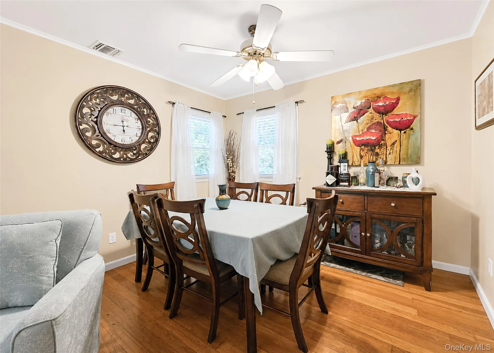 Cozy Dining Room With Hardwood Flooring & Ceiling Fan. Cozy Dining Room With Hardwood Flooring & Ceiling Fan.