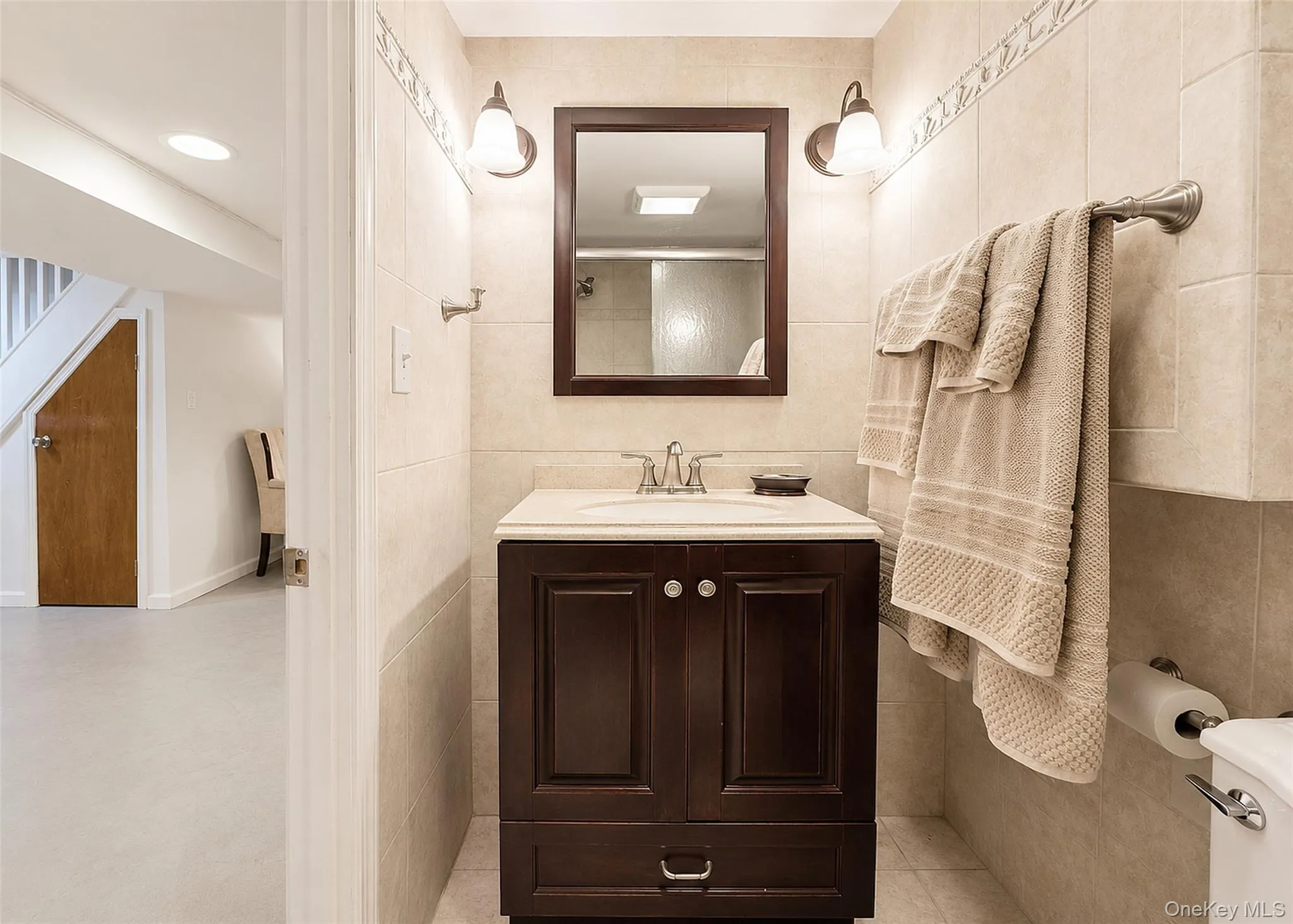 Beautifully Updated Full Bath With Extensive Tilework. Beautifully Updated Full Bath With Extensive Tilework.