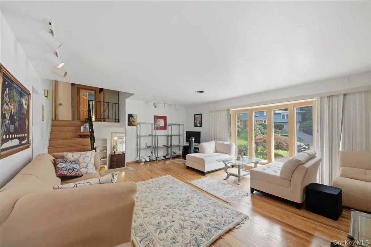 14 Glenn Place, Greenburgh, NY, 5 Bedrooms Bedrooms, 9 Rooms Rooms,4 BathroomsBathrooms,Residential,For Rent,Glenn,0,1027260 14 Glenn Place, Greenburgh, NY, 5 Bedrooms Bedrooms, 9 Rooms Rooms,4 BathroomsBathrooms,Residential,For Rent,Glenn,0,1027260