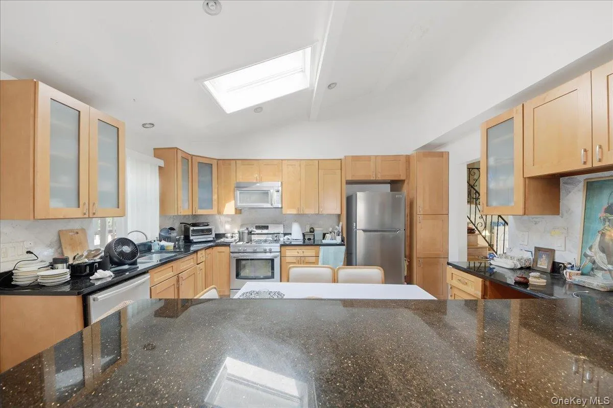14 Glenn Place, Greenburgh, NY, 5 Bedrooms Bedrooms, 9 Rooms Rooms,4 BathroomsBathrooms,Residential,For Rent,Glenn,0,1027260 14 Glenn Place, Greenburgh, NY, 5 Bedrooms Bedrooms, 9 Rooms Rooms,4 BathroomsBathrooms,Residential,For Rent,Glenn,0,1027260
