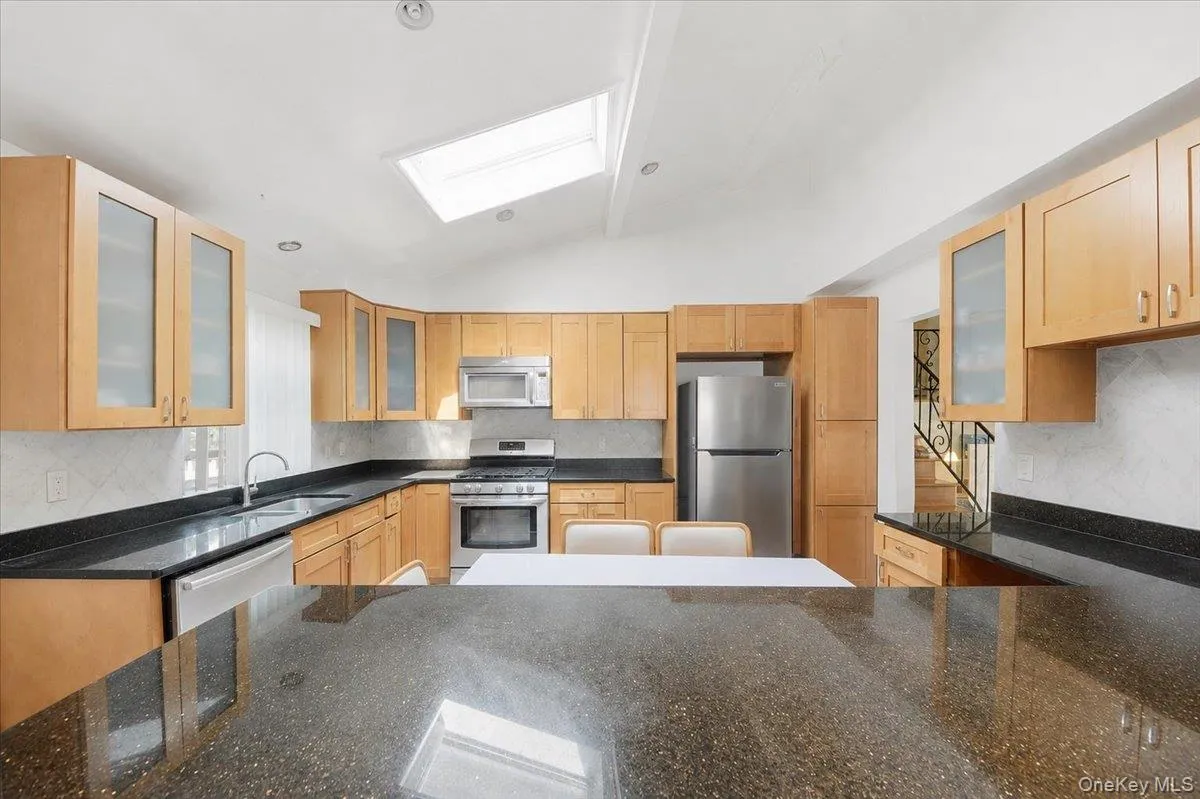 14 Glenn Place, Greenburgh, NY, 5 Bedrooms Bedrooms, 9 Rooms Rooms,4 BathroomsBathrooms,Residential,For Rent,Glenn,0,1027260 14 Glenn Place, Greenburgh, NY, 5 Bedrooms Bedrooms, 9 Rooms Rooms,4 BathroomsBathrooms,Residential,For Rent,Glenn,0,1027260