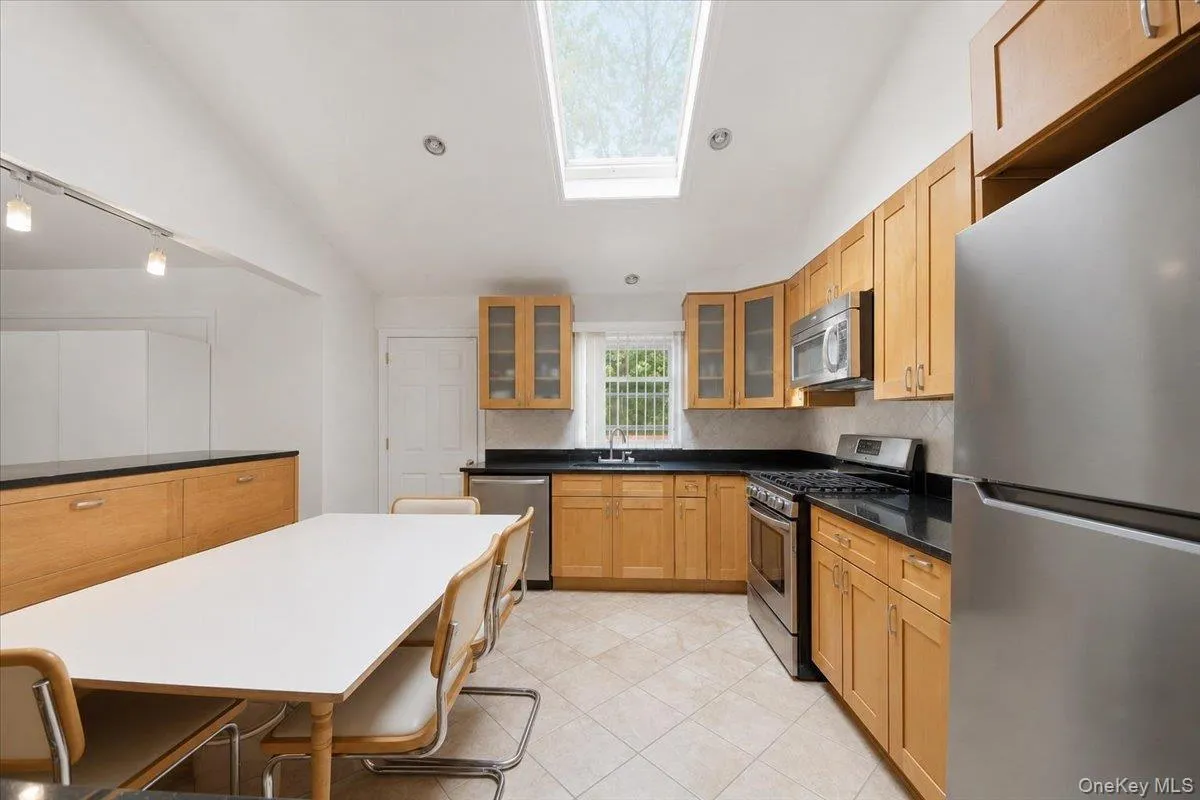 14 Glenn Place, Greenburgh, NY, 5 Bedrooms Bedrooms, 9 Rooms Rooms,4 BathroomsBathrooms,Residential,For Rent,Glenn,0,1027260 14 Glenn Place, Greenburgh, NY, 5 Bedrooms Bedrooms, 9 Rooms Rooms,4 BathroomsBathrooms,Residential,For Rent,Glenn,0,1027260