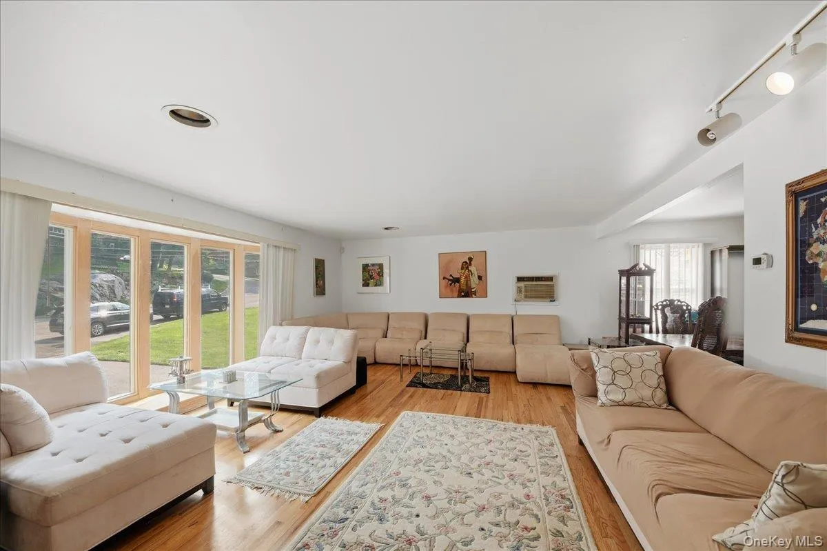14 Glenn Place, Greenburgh, NY, 5 Bedrooms Bedrooms, 9 Rooms Rooms,4 BathroomsBathrooms,Residential,For Rent,Glenn,0,1027260 14 Glenn Place, Greenburgh, NY, 5 Bedrooms Bedrooms, 9 Rooms Rooms,4 BathroomsBathrooms,Residential,For Rent,Glenn,0,1027260