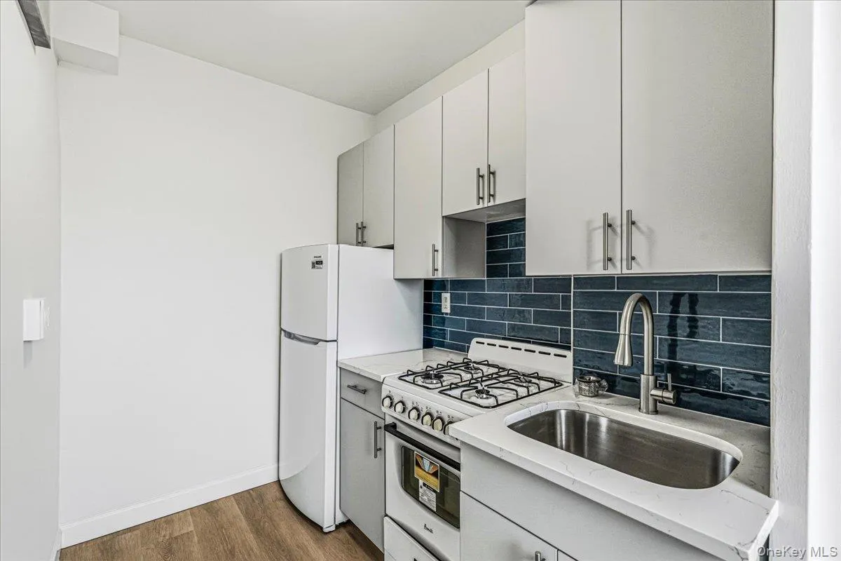 64-34 102nd Street, New York, NY, 3 Rooms Rooms,1 BathroomBathrooms,Residential,For Rent,102nd,0,1027263 64-34 102nd Street, New York, NY, 3 Rooms Rooms,1 BathroomBathrooms,Residential,For Rent,102nd,0,1027263