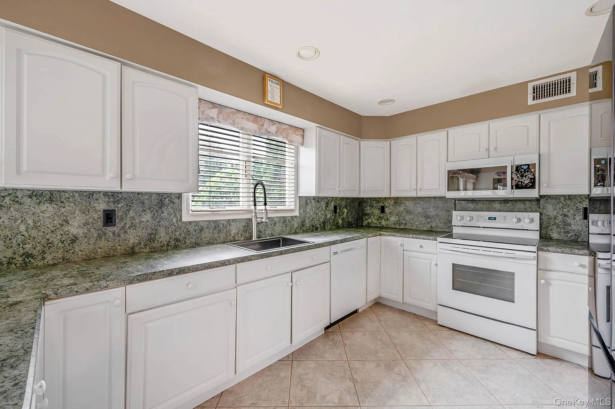 62 Tallmadge Trail, Brookhaven, NY, 4 Bedrooms Bedrooms, 8 Rooms Rooms,2 BathroomsBathrooms,Residential,For Rent,Tallmadge,0,1027265 62 Tallmadge Trail, Brookhaven, NY, 4 Bedrooms Bedrooms, 8 Rooms Rooms,2 BathroomsBathrooms,Residential,For Rent,Tallmadge,0,1027265