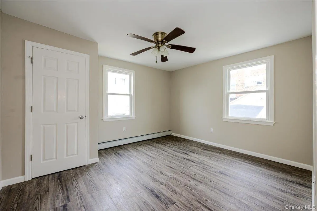450 Broadway, Long Beach, NY, 3 Bedrooms Bedrooms, 6 Rooms Rooms,1 BathroomBathrooms,Residential Lease,For Rent,Broadway,0,1027266 450 Broadway, Long Beach, NY, 3 Bedrooms Bedrooms, 6 Rooms Rooms,1 BathroomBathrooms,Residential Lease,For Rent,Broadway,0,1027266