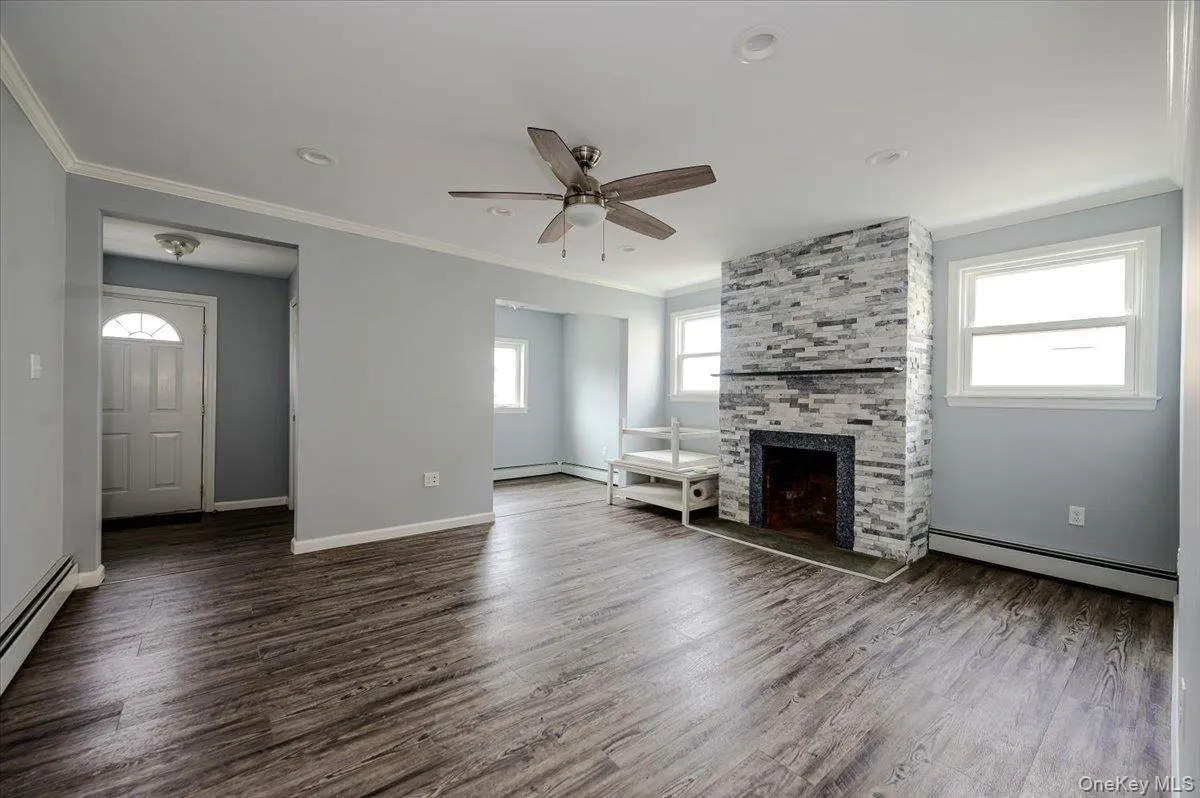 450 Broadway, Long Beach, NY, 3 Bedrooms Bedrooms, 6 Rooms Rooms,1 BathroomBathrooms,Residential Lease,For Rent,Broadway,0,1027266 450 Broadway, Long Beach, NY, 3 Bedrooms Bedrooms, 6 Rooms Rooms,1 BathroomBathrooms,Residential Lease,For Rent,Broadway,0,1027266