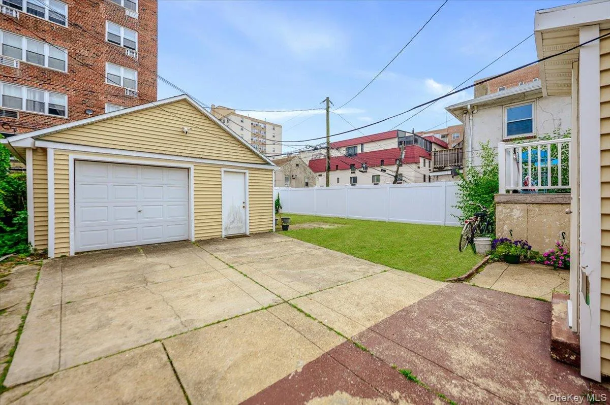 450 Broadway, Long Beach, NY, 3 Bedrooms Bedrooms, 6 Rooms Rooms,1 BathroomBathrooms,Residential Lease,For Rent,Broadway,0,1027266 450 Broadway, Long Beach, NY, 3 Bedrooms Bedrooms, 6 Rooms Rooms,1 BathroomBathrooms,Residential Lease,For Rent,Broadway,0,1027266