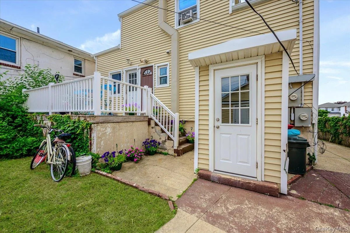 450 Broadway, Long Beach, NY, 3 Bedrooms Bedrooms, 6 Rooms Rooms,1 BathroomBathrooms,Residential Lease,For Rent,Broadway,0,1027266 450 Broadway, Long Beach, NY, 3 Bedrooms Bedrooms, 6 Rooms Rooms,1 BathroomBathrooms,Residential Lease,For Rent,Broadway,0,1027266