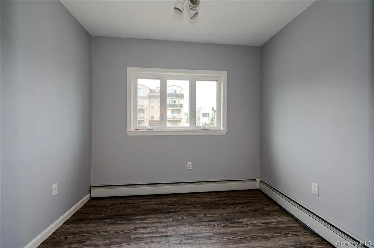 450 Broadway, Long Beach, NY, 3 Bedrooms Bedrooms, 6 Rooms Rooms,1 BathroomBathrooms,Residential Lease,For Rent,Broadway,0,1027266 450 Broadway, Long Beach, NY, 3 Bedrooms Bedrooms, 6 Rooms Rooms,1 BathroomBathrooms,Residential Lease,For Rent,Broadway,0,1027266