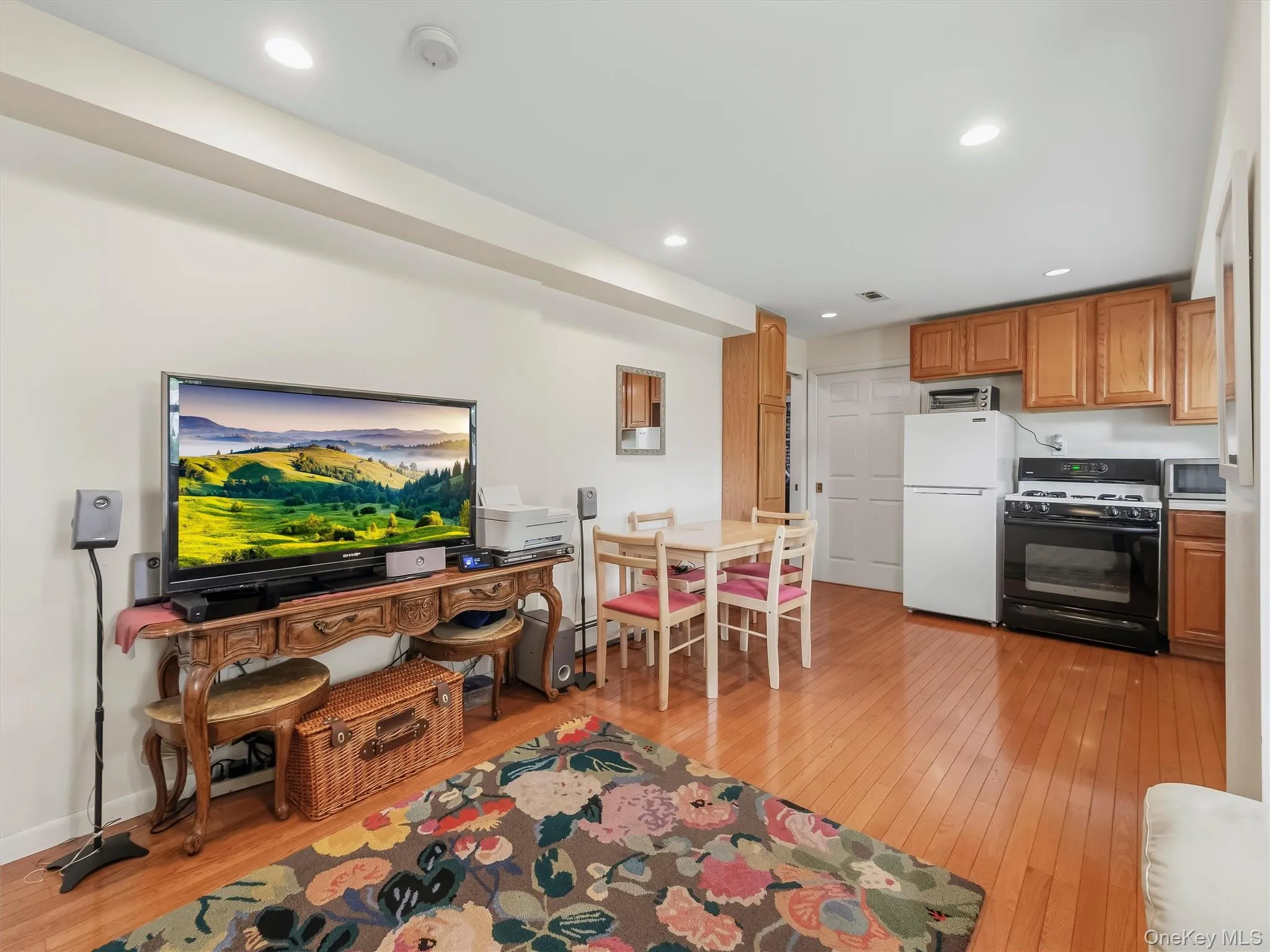 2nd Apartment. With its own Kitchen and bathroom. 2nd Apartment. With its own Kitchen and bathroom.