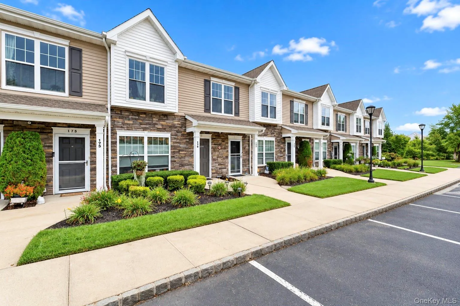 178 Ashley Court, Islip, NY, 2 Bedrooms Bedrooms, 6 Rooms Rooms,2 BathroomsBathrooms,Residential,For Rent,Ashley,0,1027276 178 Ashley Court, Islip, NY, 2 Bedrooms Bedrooms, 6 Rooms Rooms,2 BathroomsBathrooms,Residential,For Rent,Ashley,0,1027276