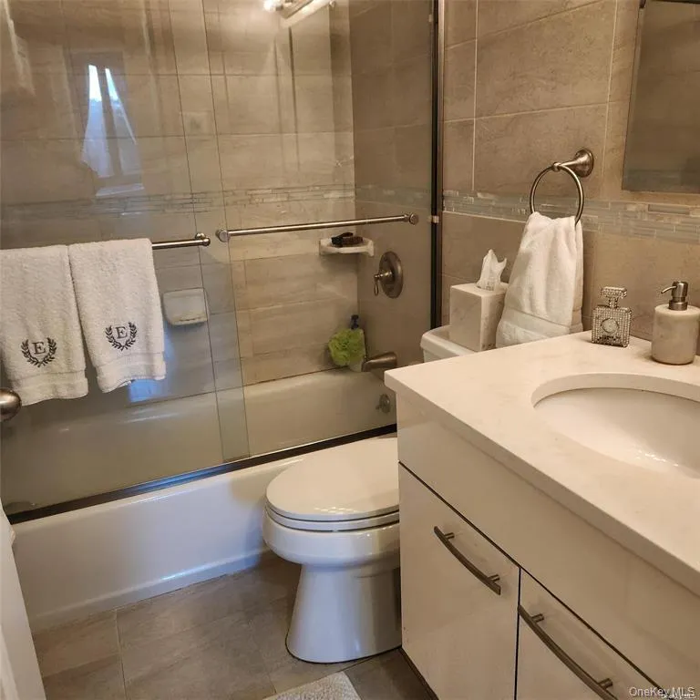 1 Bay Club Drive, New York, NY, 2 Rooms Rooms,1 BathroomBathrooms,Residential Lease,For Rent,Bay Club,0,1027284 1 Bay Club Drive, New York, NY, 2 Rooms Rooms,1 BathroomBathrooms,Residential Lease,For Rent,Bay Club,0,1027284