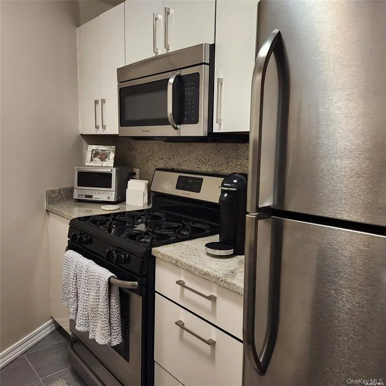 1 Bay Club Drive, New York, NY, 2 Rooms Rooms,1 BathroomBathrooms,Residential Lease,For Rent,Bay Club,0,1027284 1 Bay Club Drive, New York, NY, 2 Rooms Rooms,1 BathroomBathrooms,Residential Lease,For Rent,Bay Club,0,1027284