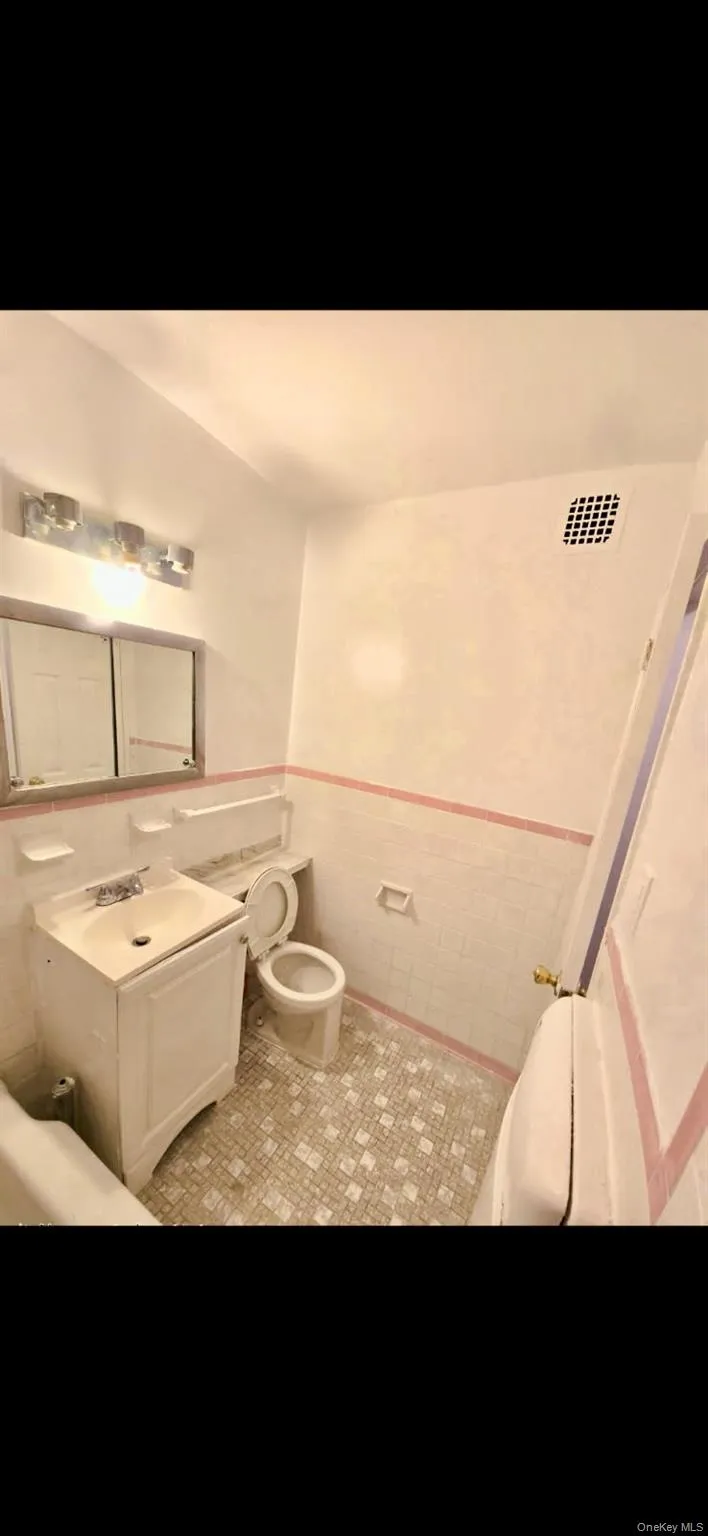 143-40 41 Avenue, New York, NY, 3 Rooms Rooms,1 BathroomBathrooms,Residential,For Rent,41,0,1027287 143-40 41 Avenue, New York, NY, 3 Rooms Rooms,1 BathroomBathrooms,Residential,For Rent,41,0,1027287