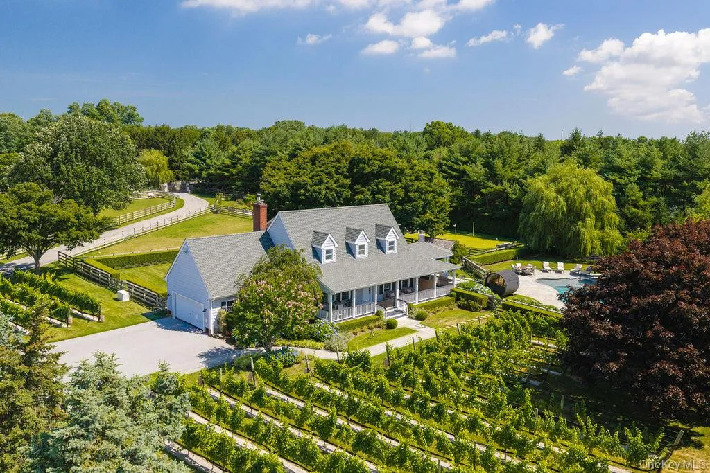 1810 Main Road, Riverhead, NY, 4 Bedrooms Bedrooms, 9 Rooms Rooms,3 BathroomsBathrooms,Residential,For Rent,Main,0,1027302 1810 Main Road, Riverhead, NY, 4 Bedrooms Bedrooms, 9 Rooms Rooms,3 BathroomsBathrooms,Residential,For Rent,Main,0,1027302