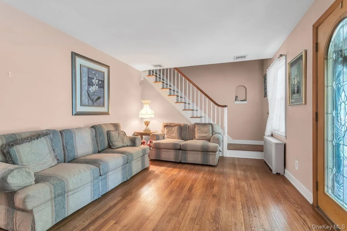 Hardwood FloorsCentral Air Conditioning Hardwood FloorsCentral Air Conditioning