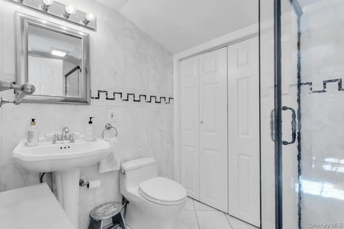 Full Bath on Main Level has Washer/Dryer in closet Full Bath on Main Level has Washer/Dryer in closet