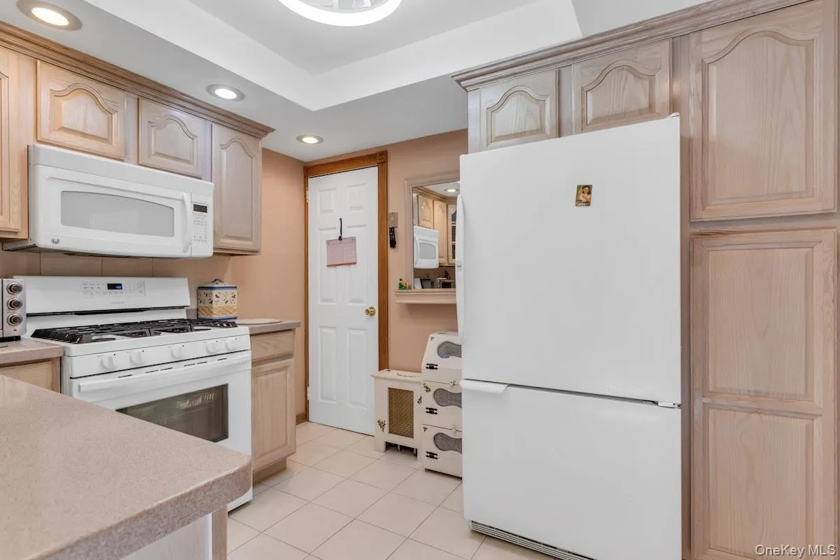 Tray Ceiling. Gas Cooking Tray Ceiling. Gas Cooking