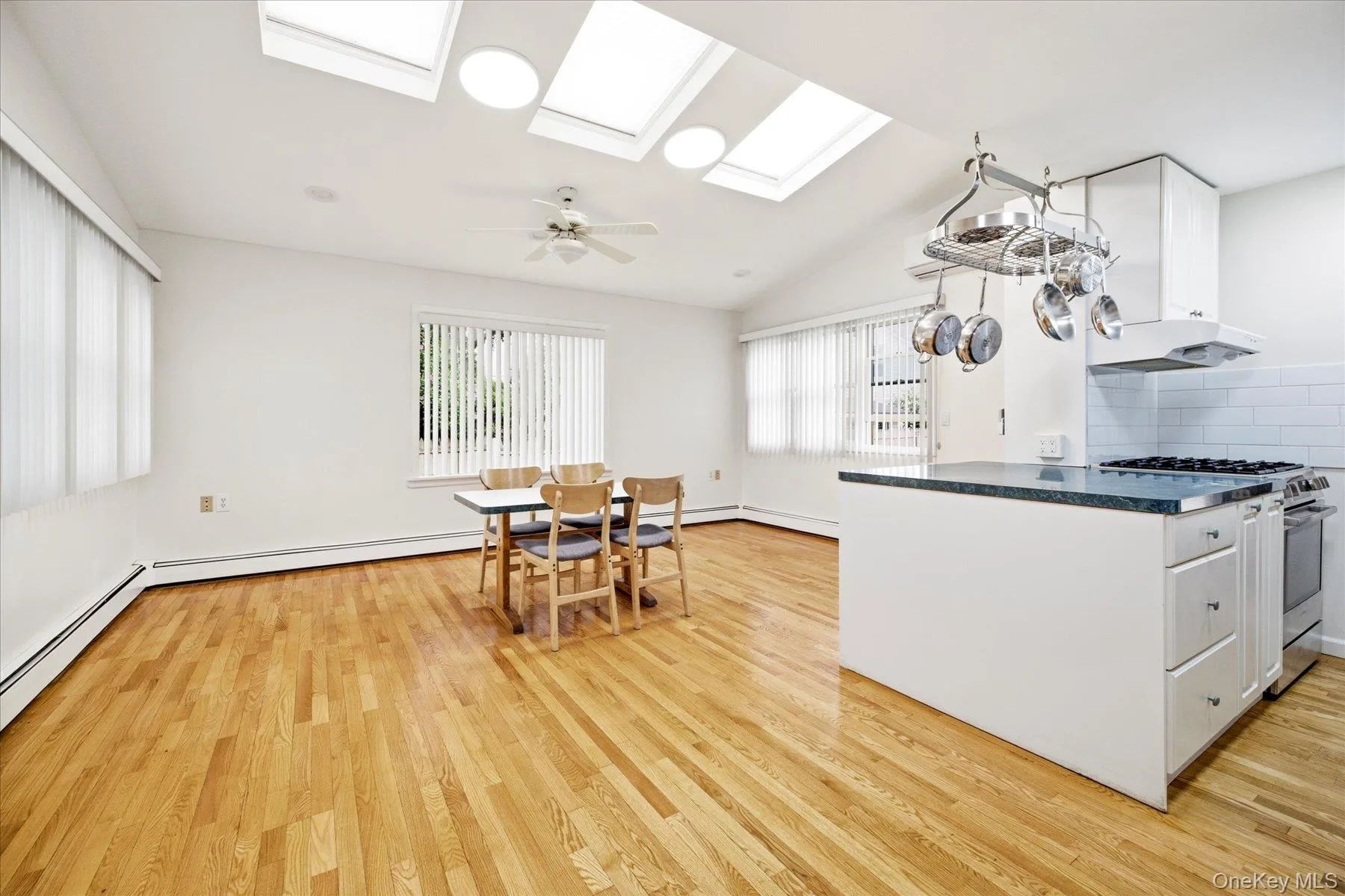 303 Oceanside Parkway, Hempstead, NY, 4 Bedrooms Bedrooms, 8 Rooms Rooms,2 BathroomsBathrooms,Residential,For Rent,Oceanside,0,1027309 303 Oceanside Parkway, Hempstead, NY, 4 Bedrooms Bedrooms, 8 Rooms Rooms,2 BathroomsBathrooms,Residential,For Rent,Oceanside,0,1027309