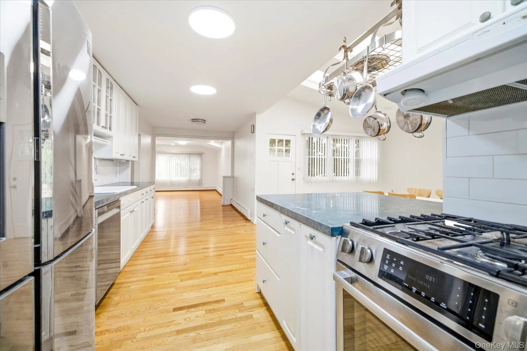 303 Oceanside Parkway, Hempstead, NY, 4 Bedrooms Bedrooms, 8 Rooms Rooms,2 BathroomsBathrooms,Residential,For Rent,Oceanside,0,1027309 303 Oceanside Parkway, Hempstead, NY, 4 Bedrooms Bedrooms, 8 Rooms Rooms,2 BathroomsBathrooms,Residential,For Rent,Oceanside,0,1027309