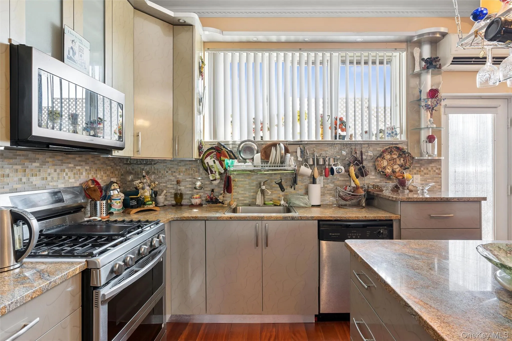 2370 62nd Street, New York, NY, 2 Bedrooms Bedrooms, 4 Rooms Rooms,2 BathroomsBathrooms,Residential,For Rent,62nd,0,1027311 2370 62nd Street, New York, NY, 2 Bedrooms Bedrooms, 4 Rooms Rooms,2 BathroomsBathrooms,Residential,For Rent,62nd,0,1027311