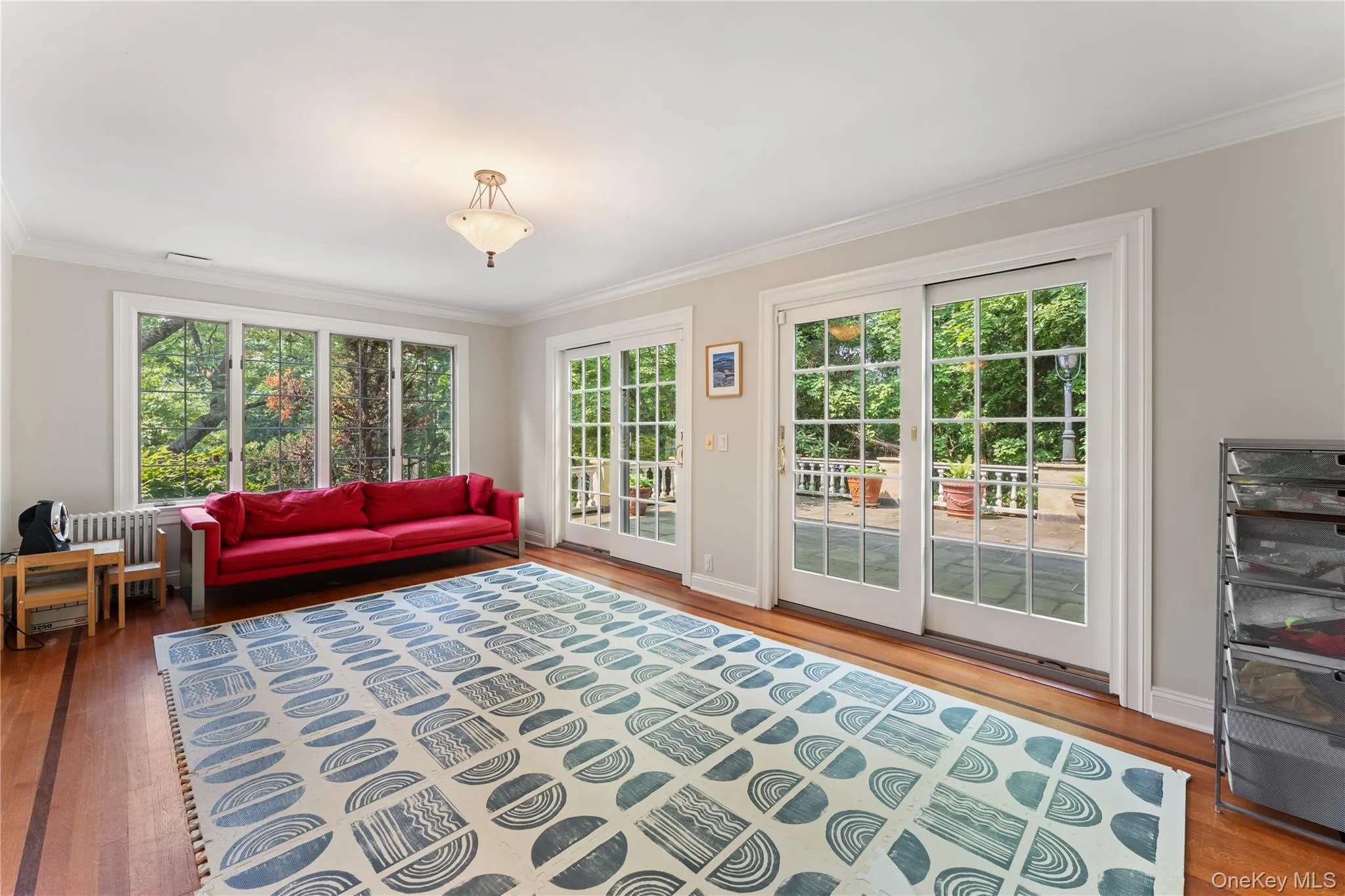 Unstaged Sunroom featuring two sets of sliding French doors that open onto the Veranda. Unstaged Sunroom featuring two sets of sliding French doors that open onto the Veranda.