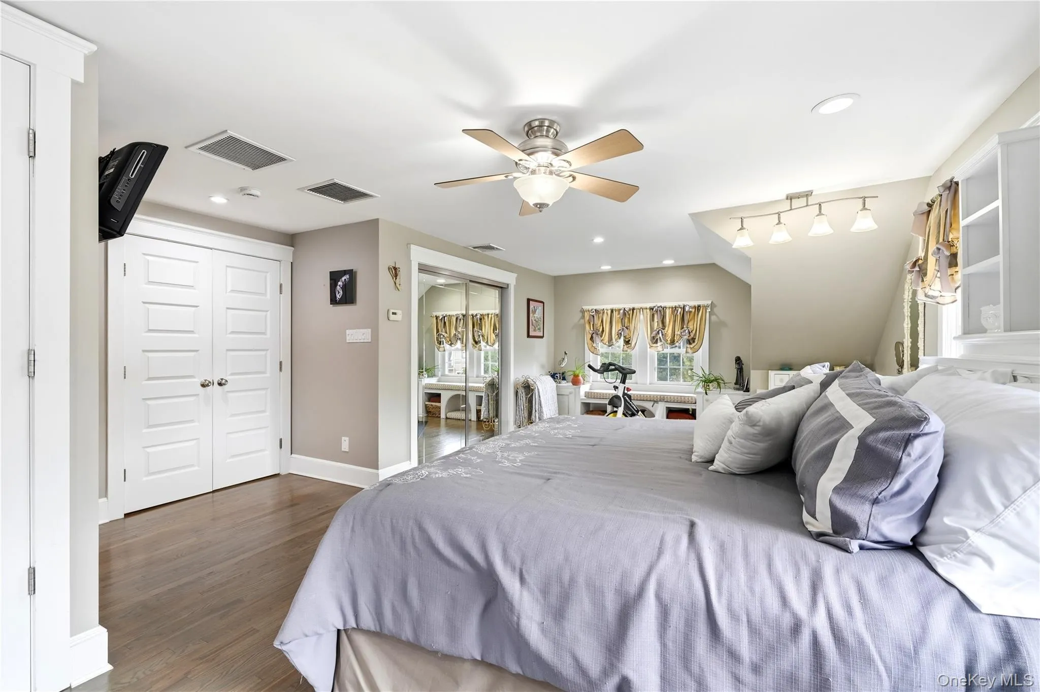11 Hampton Street, Islip, NY, 4 Bedrooms Bedrooms, 8 Rooms Rooms,2 BathroomsBathrooms,Residential,For Rent,Hampton,0,1027313 11 Hampton Street, Islip, NY, 4 Bedrooms Bedrooms, 8 Rooms Rooms,2 BathroomsBathrooms,Residential,For Rent,Hampton,0,1027313