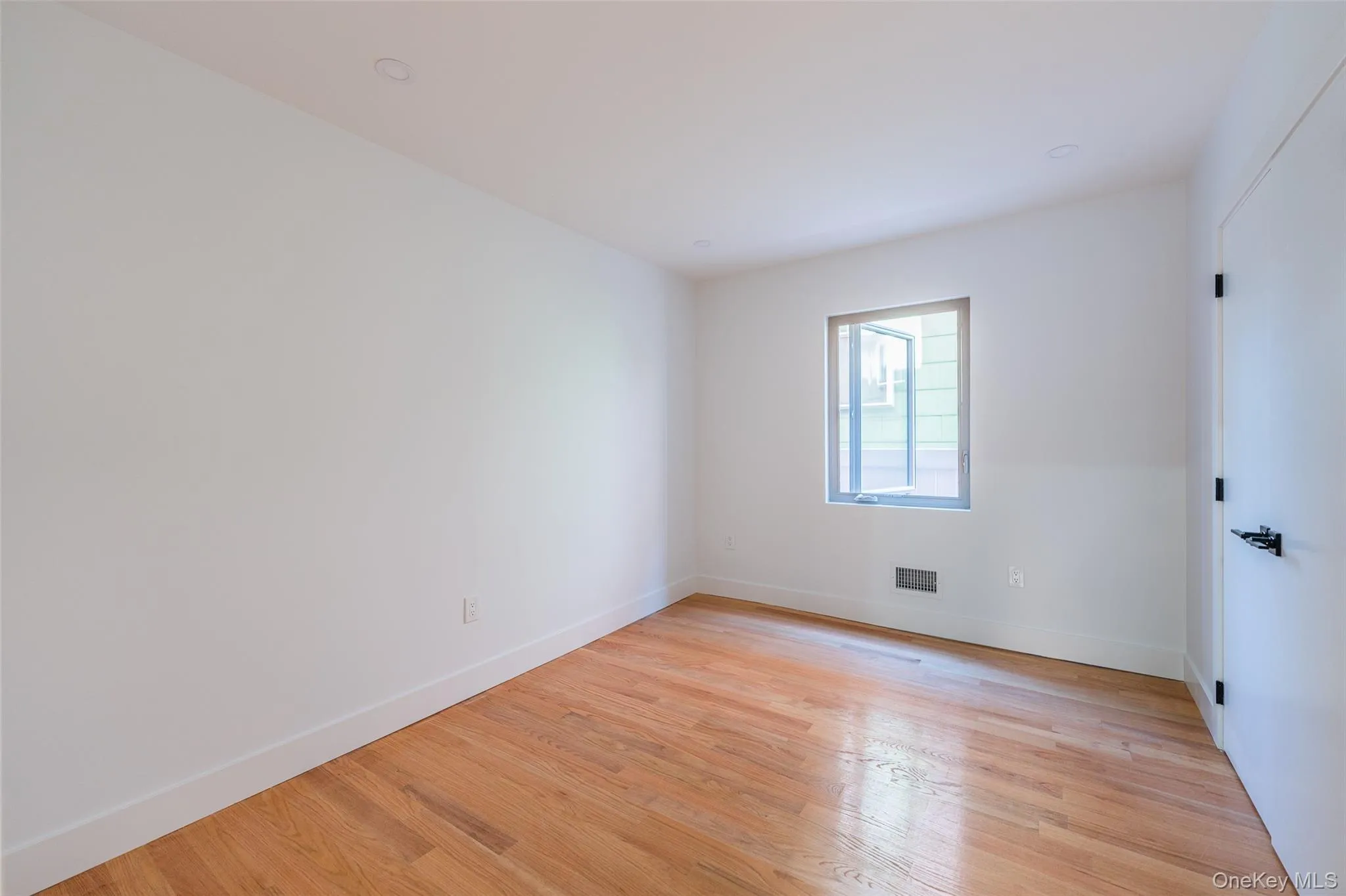 4634 211th Street, New York, NY, 4 Bedrooms Bedrooms, 6 Rooms Rooms,2 BathroomsBathrooms,Residential Lease,For Rent,211th,0,1027317 4634 211th Street, New York, NY, 4 Bedrooms Bedrooms, 6 Rooms Rooms,2 BathroomsBathrooms,Residential Lease,For Rent,211th,0,1027317
