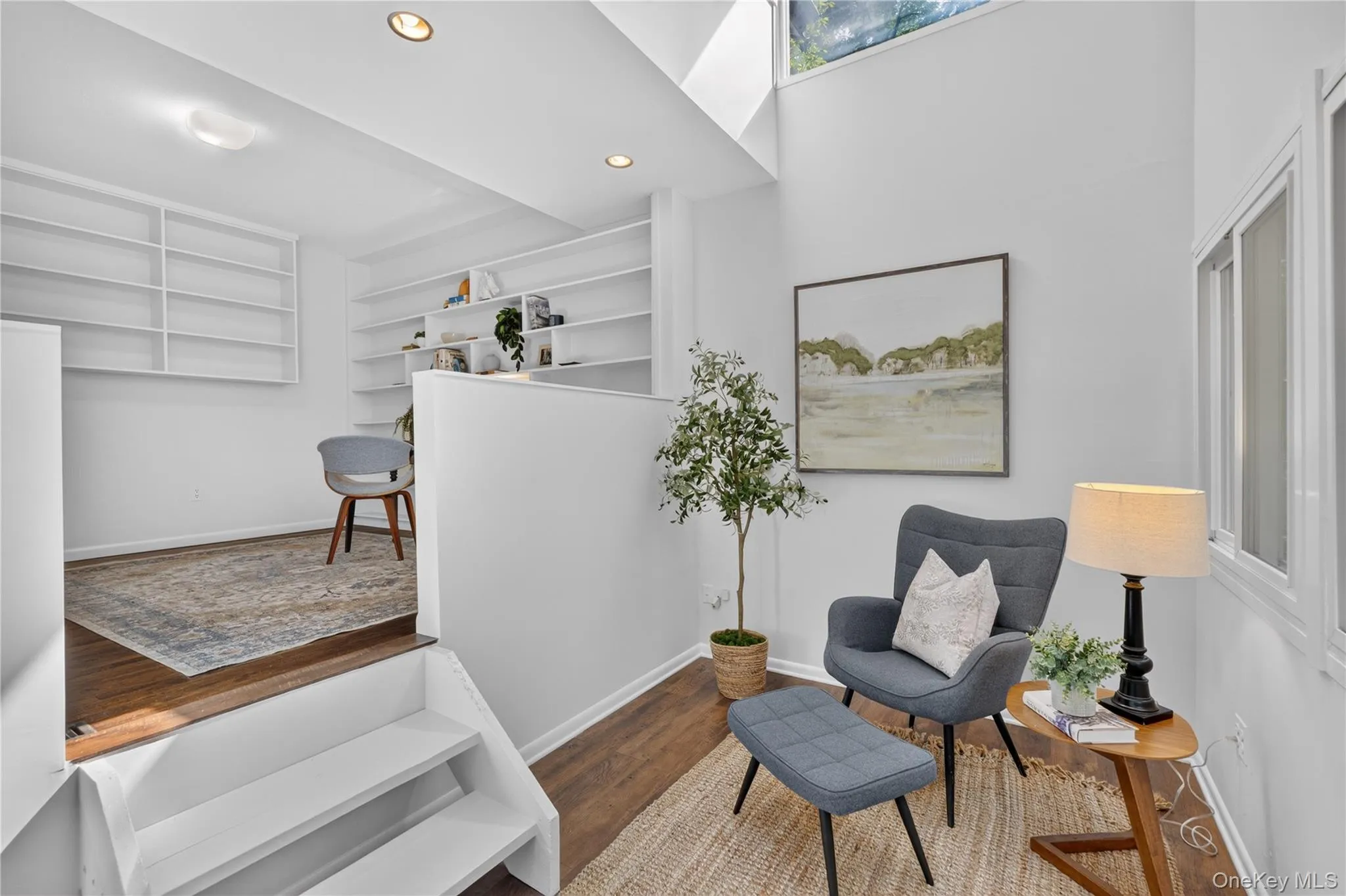 Sunny sunken office, hobby or reading nook Sunny sunken office, hobby or reading nook