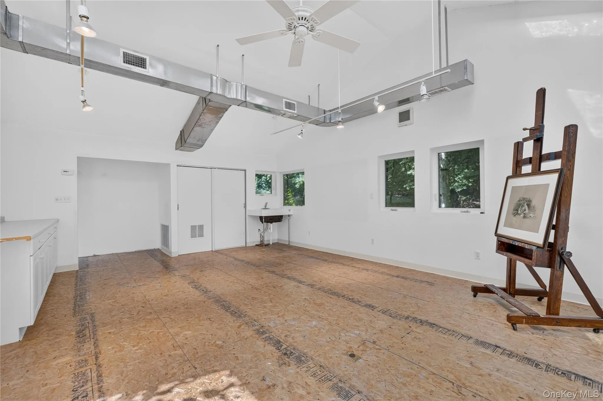 Studio with separate HVAC system and built-in storage Studio with separate HVAC system and built-in storage
