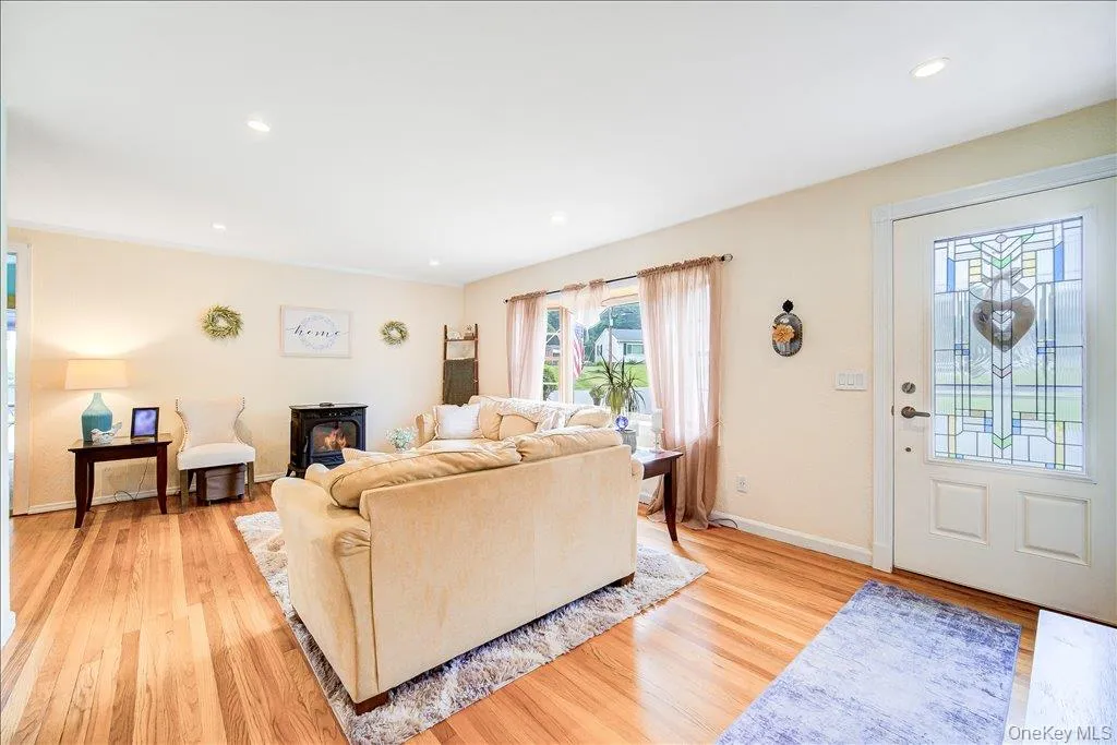 17 Brian Road, Poughkeepsie (town), NY, 3 Bedrooms Bedrooms, 9 Rooms Rooms,1 BathroomBathrooms,Residential,For Rent,Brian,0,1027331 17 Brian Road, Poughkeepsie (town), NY, 3 Bedrooms Bedrooms, 9 Rooms Rooms,1 BathroomBathrooms,Residential,For Rent,Brian,0,1027331