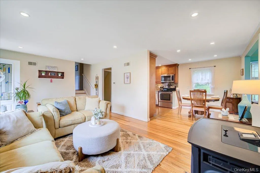 17 Brian Road, Poughkeepsie (town), NY, 3 Bedrooms Bedrooms, 9 Rooms Rooms,1 BathroomBathrooms,Residential,For Rent,Brian,0,1027331 17 Brian Road, Poughkeepsie (town), NY, 3 Bedrooms Bedrooms, 9 Rooms Rooms,1 BathroomBathrooms,Residential,For Rent,Brian,0,1027331