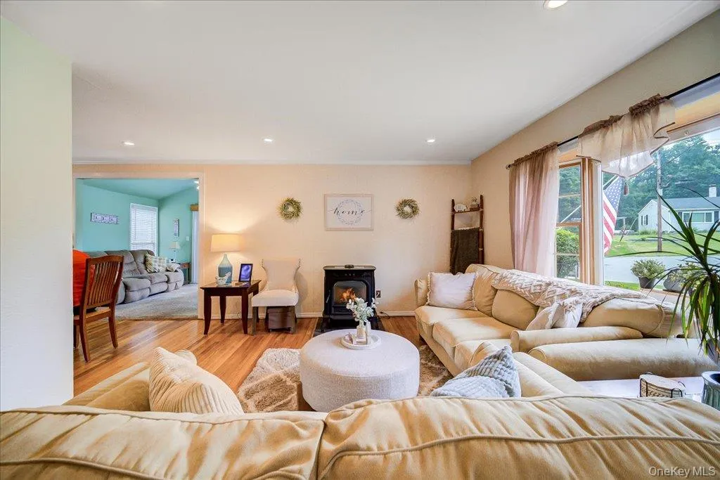 17 Brian Road, Poughkeepsie (town), NY, 3 Bedrooms Bedrooms, 9 Rooms Rooms,1 BathroomBathrooms,Residential,For Rent,Brian,0,1027331 17 Brian Road, Poughkeepsie (town), NY, 3 Bedrooms Bedrooms, 9 Rooms Rooms,1 BathroomBathrooms,Residential,For Rent,Brian,0,1027331