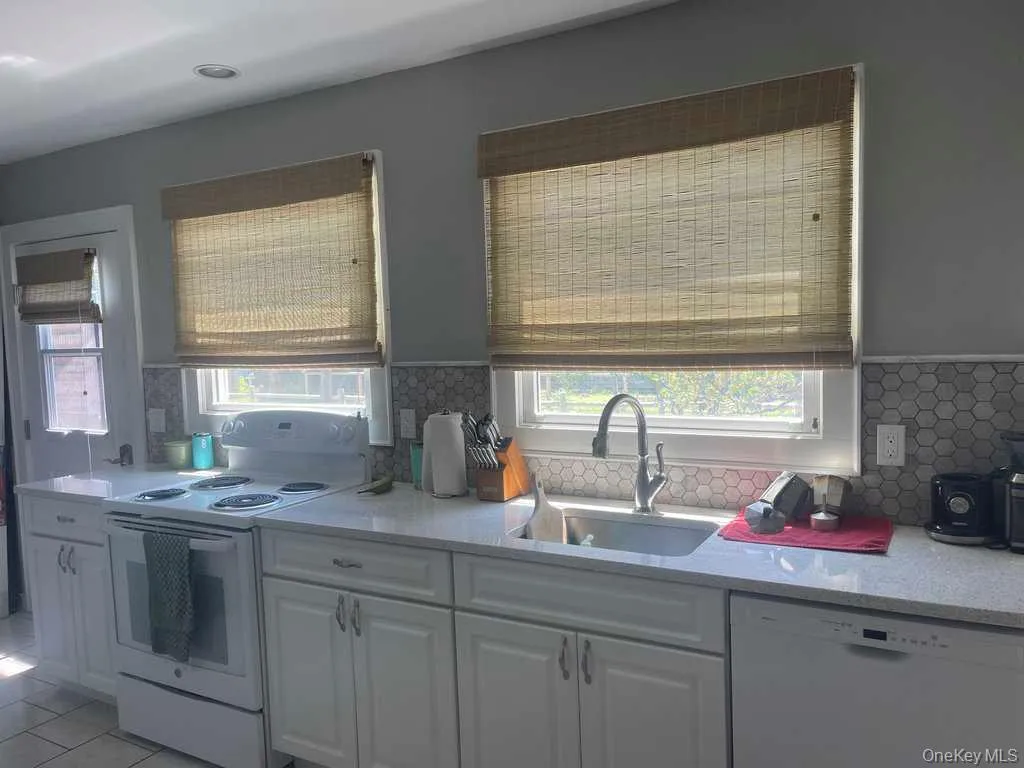 40 Atlantic Avenue, Islip, NY, 4 Bedrooms Bedrooms, 8 Rooms Rooms,2 BathroomsBathrooms,Residential,For Rent,Atlantic,0,1027345 40 Atlantic Avenue, Islip, NY, 4 Bedrooms Bedrooms, 8 Rooms Rooms,2 BathroomsBathrooms,Residential,For Rent,Atlantic,0,1027345