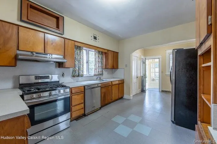 288 Washington Avenue, Kingston, NY, 4 Bedrooms Bedrooms, 7 Rooms Rooms,1 BathroomBathrooms,Residential,For Rent,Washington,0,1027387 288 Washington Avenue, Kingston, NY, 4 Bedrooms Bedrooms, 7 Rooms Rooms,1 BathroomBathrooms,Residential,For Rent,Washington,0,1027387
