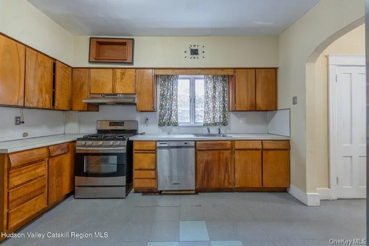 288 Washington Avenue, Kingston, NY, 4 Bedrooms Bedrooms, 7 Rooms Rooms,1 BathroomBathrooms,Residential,For Rent,Washington,0,1027387 288 Washington Avenue, Kingston, NY, 4 Bedrooms Bedrooms, 7 Rooms Rooms,1 BathroomBathrooms,Residential,For Rent,Washington,0,1027387