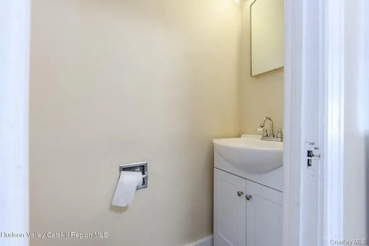 288 Washington Avenue, Kingston, NY, 4 Bedrooms Bedrooms, 7 Rooms Rooms,1 BathroomBathrooms,Residential,For Rent,Washington,0,1027387 288 Washington Avenue, Kingston, NY, 4 Bedrooms Bedrooms, 7 Rooms Rooms,1 BathroomBathrooms,Residential,For Rent,Washington,0,1027387