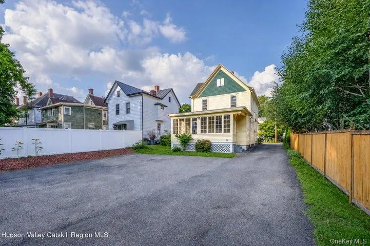 288 Washington Avenue, Kingston, NY, 4 Bedrooms Bedrooms, 7 Rooms Rooms,1 BathroomBathrooms,Residential,For Rent,Washington,0,1027387 288 Washington Avenue, Kingston, NY, 4 Bedrooms Bedrooms, 7 Rooms Rooms,1 BathroomBathrooms,Residential,For Rent,Washington,0,1027387