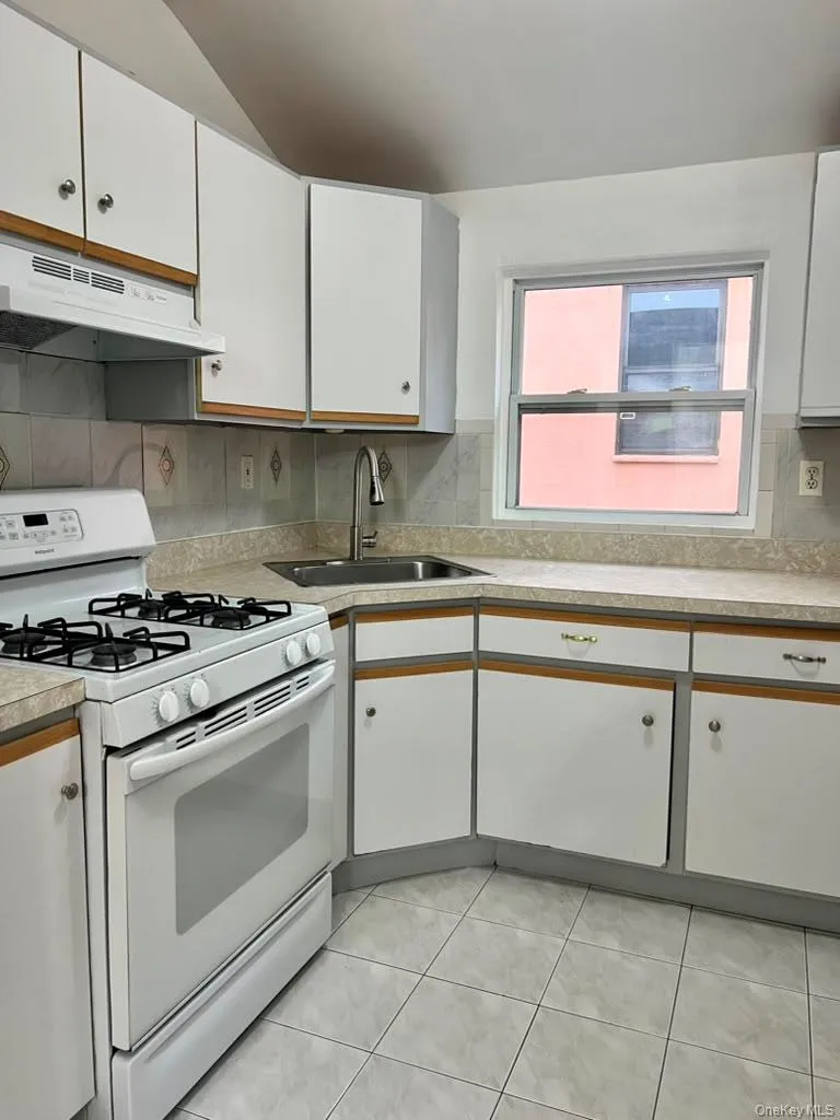 670 Schenck Avenue, New York, NY, 3 Bedrooms Bedrooms, 7 Rooms Rooms,2 BathroomsBathrooms,Residential Lease,For Rent,Schenck,0,1027394 670 Schenck Avenue, New York, NY, 3 Bedrooms Bedrooms, 7 Rooms Rooms,2 BathroomsBathrooms,Residential Lease,For Rent,Schenck,0,1027394