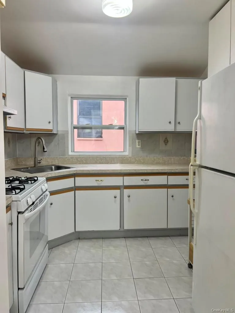 670 Schenck Avenue, New York, NY, 3 Bedrooms Bedrooms, 7 Rooms Rooms,2 BathroomsBathrooms,Residential Lease,For Rent,Schenck,0,1027394 670 Schenck Avenue, New York, NY, 3 Bedrooms Bedrooms, 7 Rooms Rooms,2 BathroomsBathrooms,Residential Lease,For Rent,Schenck,0,1027394