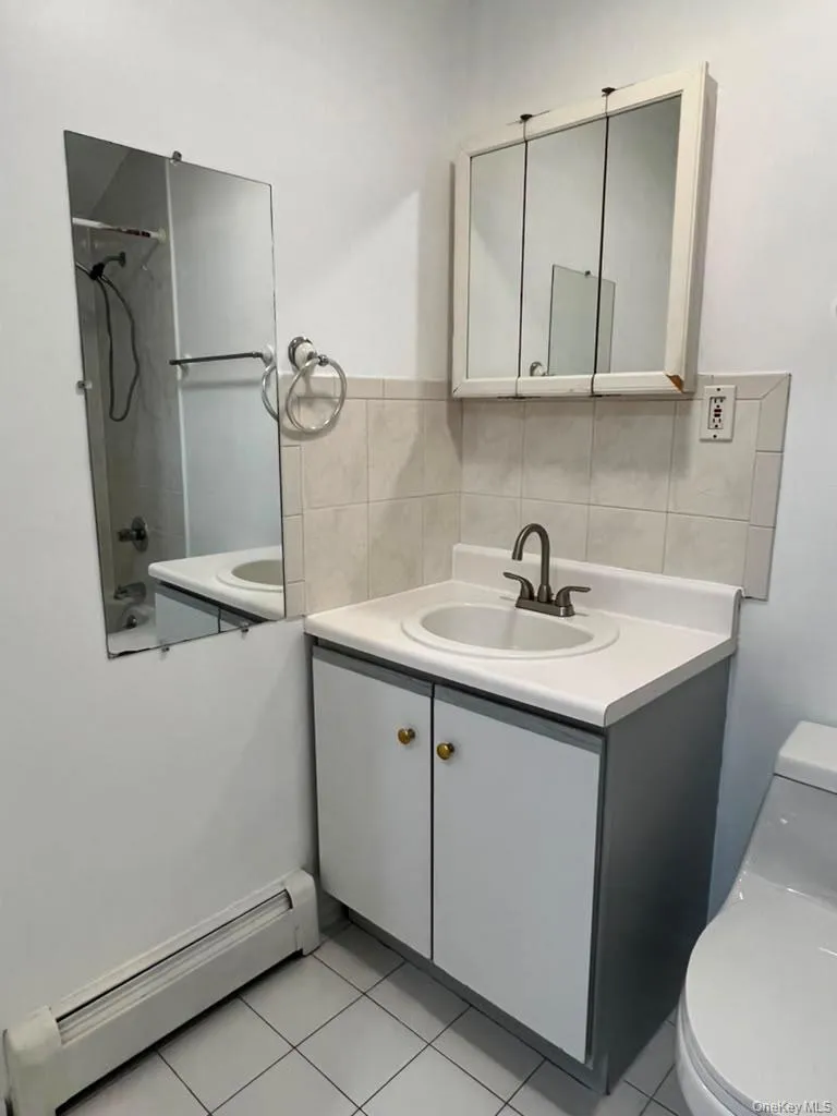 670 Schenck Avenue, New York, NY, 3 Bedrooms Bedrooms, 7 Rooms Rooms,2 BathroomsBathrooms,Residential Lease,For Rent,Schenck,0,1027394 670 Schenck Avenue, New York, NY, 3 Bedrooms Bedrooms, 7 Rooms Rooms,2 BathroomsBathrooms,Residential Lease,For Rent,Schenck,0,1027394