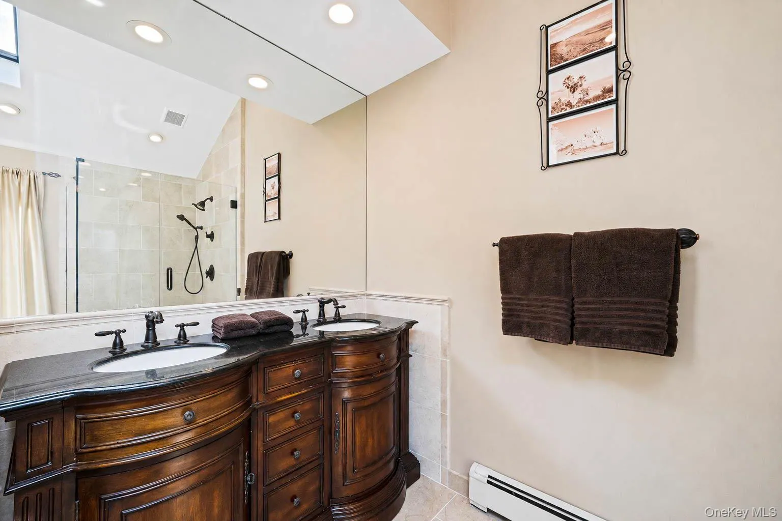 Double vanities Double vanities