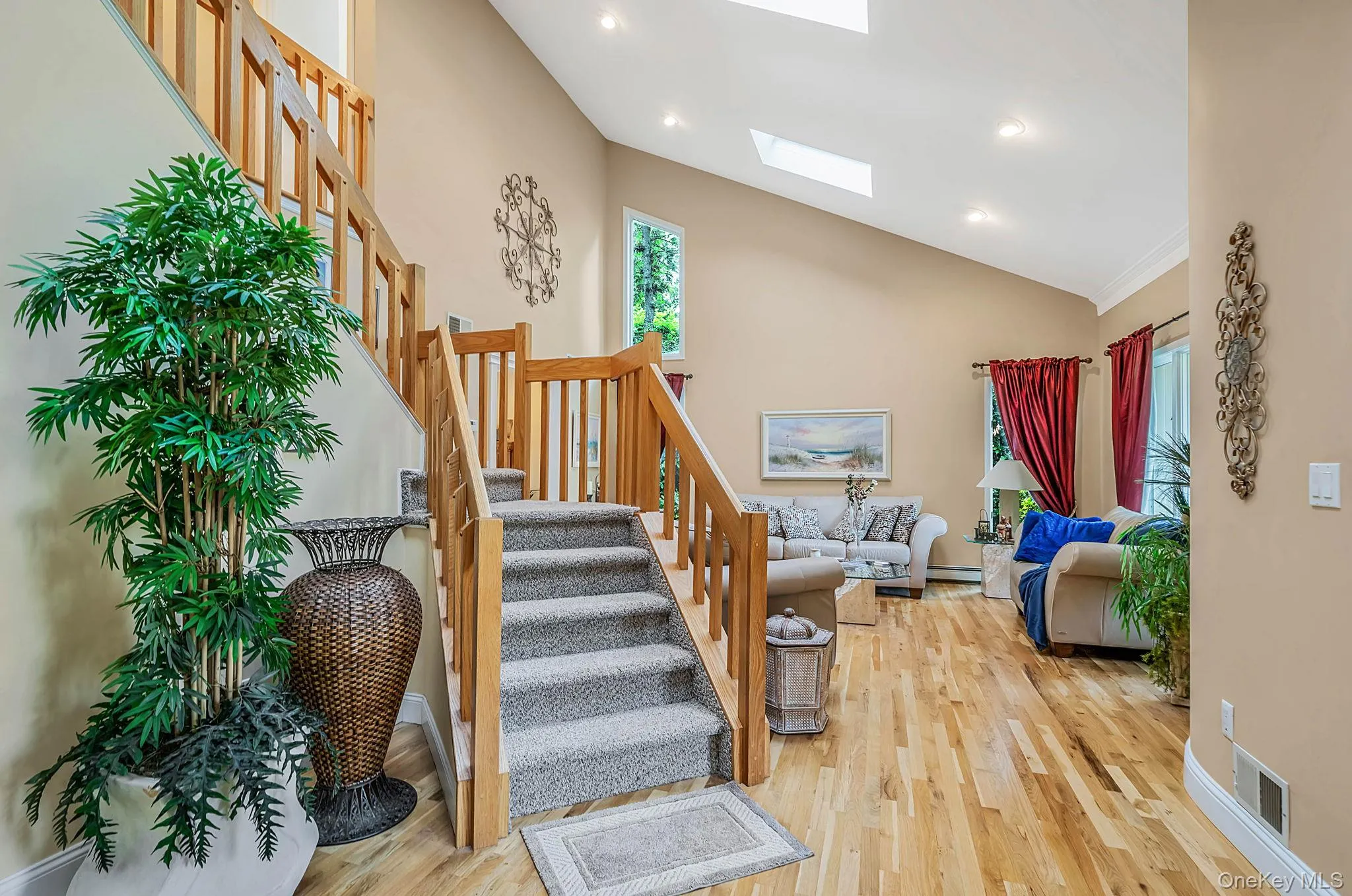 Soaring ceilings, skylights Soaring ceilings, skylights
