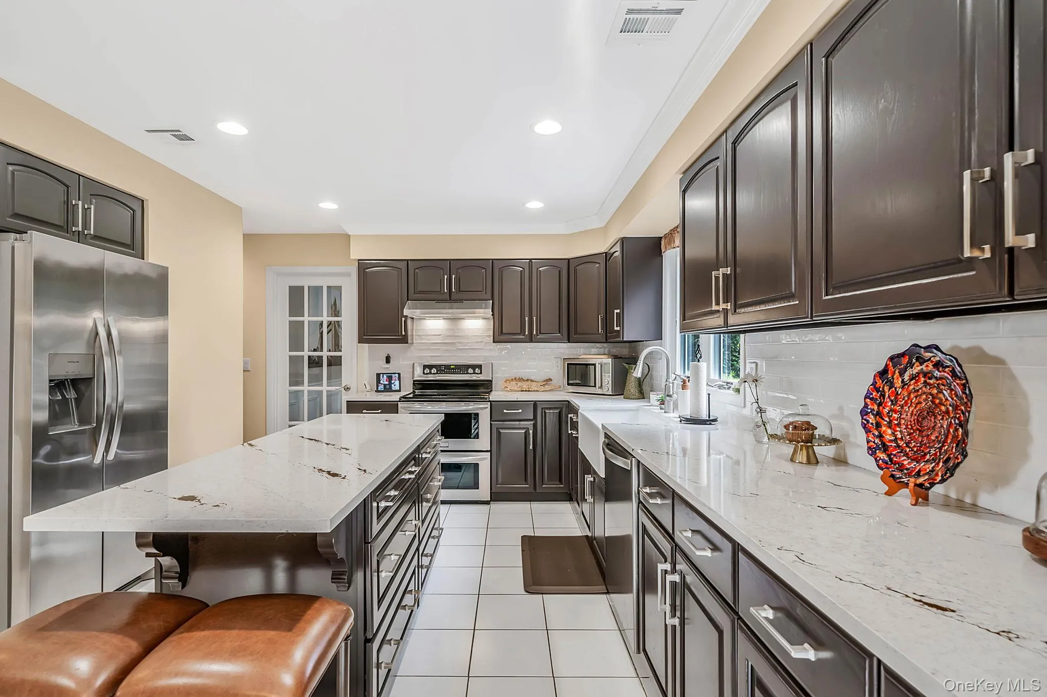 Quartz tops, stainless appliances Quartz tops, stainless appliances