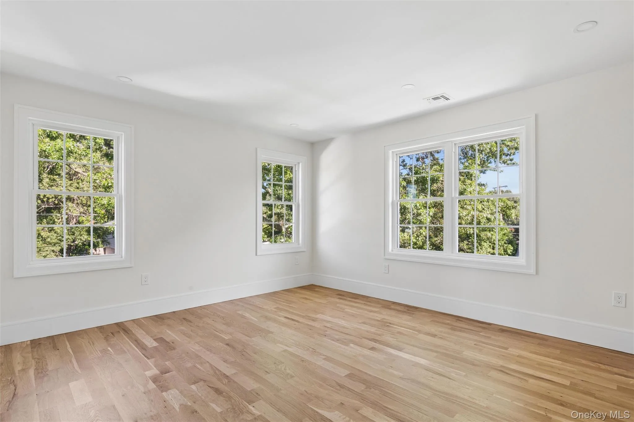 204 Old Country Road, Huntington, NY, 6 Bedrooms Bedrooms, 9 Rooms Rooms,4 BathroomsBathrooms,Residential,For Rent,Old Country,0,1027405 204 Old Country Road, Huntington, NY, 6 Bedrooms Bedrooms, 9 Rooms Rooms,4 BathroomsBathrooms,Residential,For Rent,Old Country,0,1027405