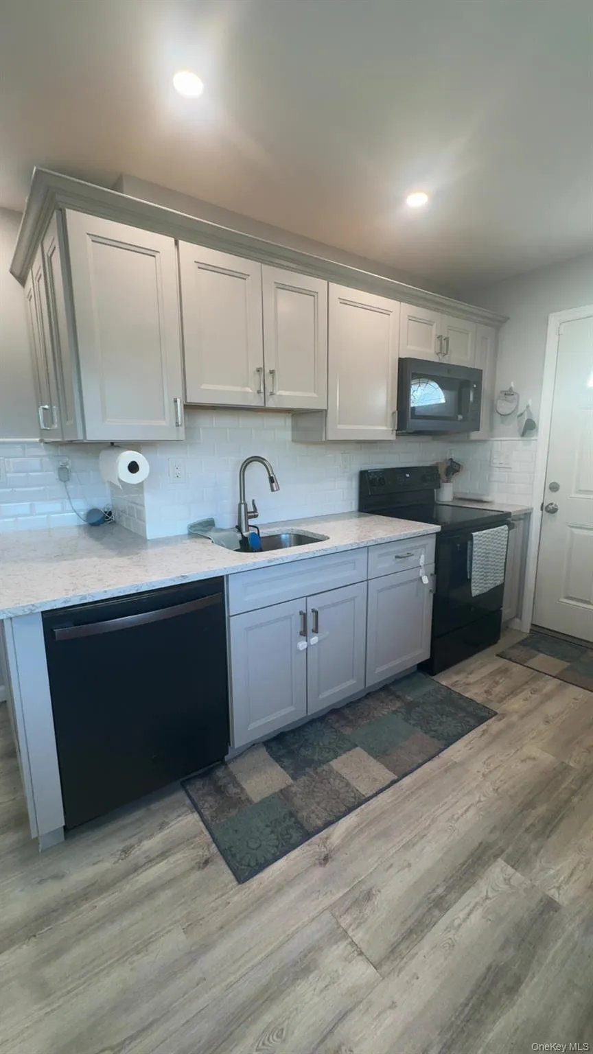 31 Stockton Street, Islip, NY, 3 Bedrooms Bedrooms, 5 Rooms Rooms,2 BathroomsBathrooms,Residential,For Rent,Stockton,0,1027406 31 Stockton Street, Islip, NY, 3 Bedrooms Bedrooms, 5 Rooms Rooms,2 BathroomsBathrooms,Residential,For Rent,Stockton,0,1027406