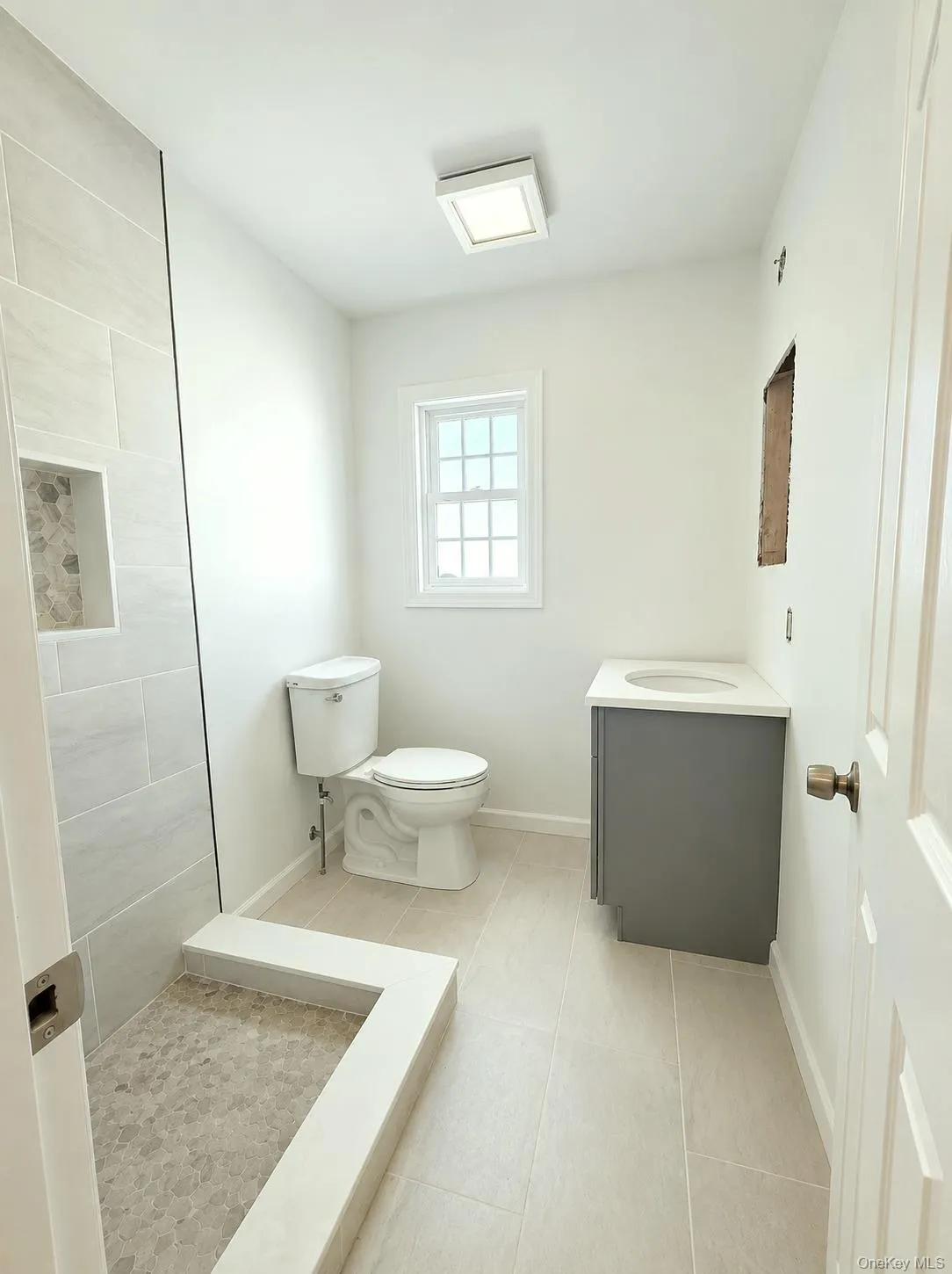 Total of 3 Bathrooms in the property Total of 3 Bathrooms in the property