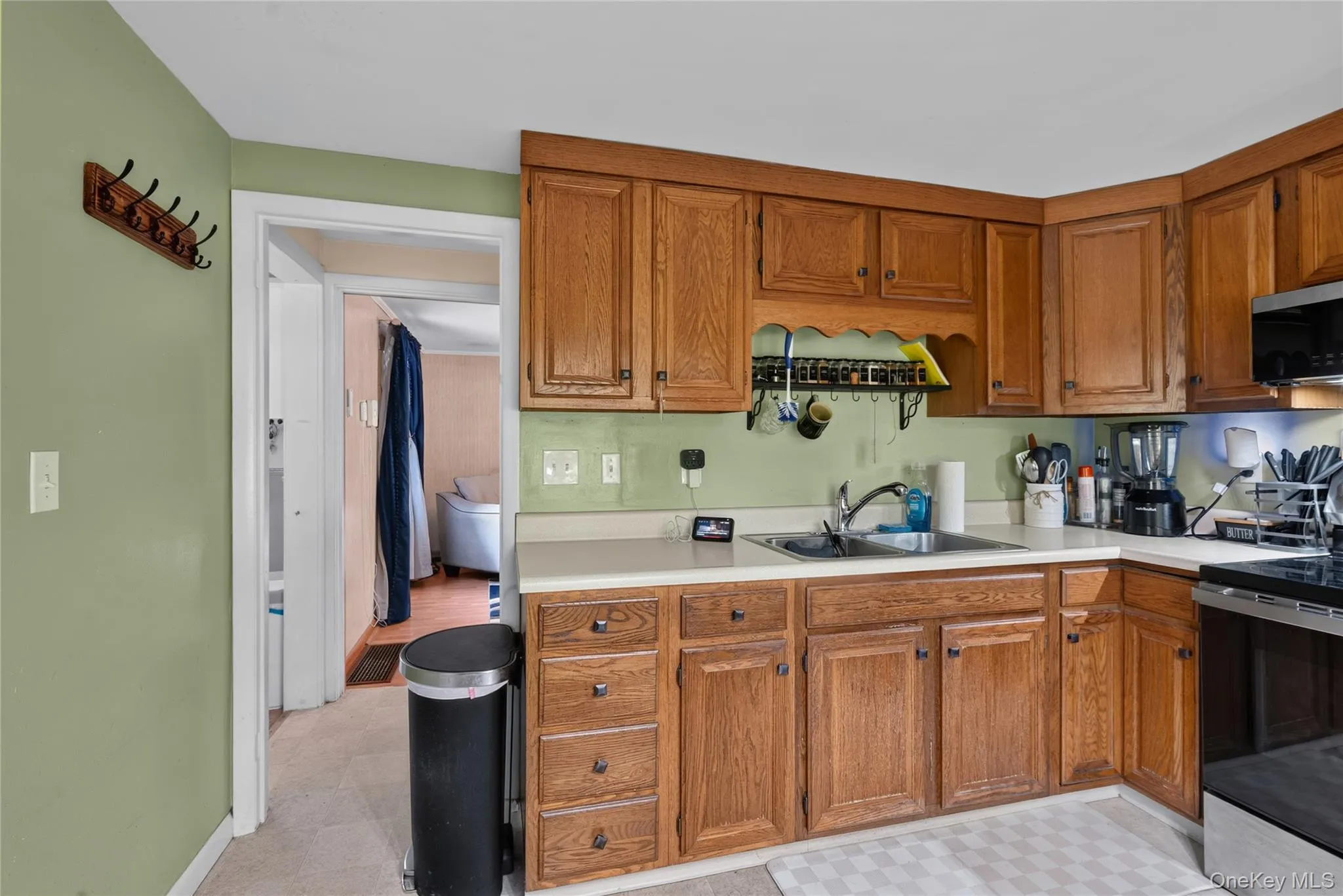 Eat-in-Kitchen Eat-in-Kitchen