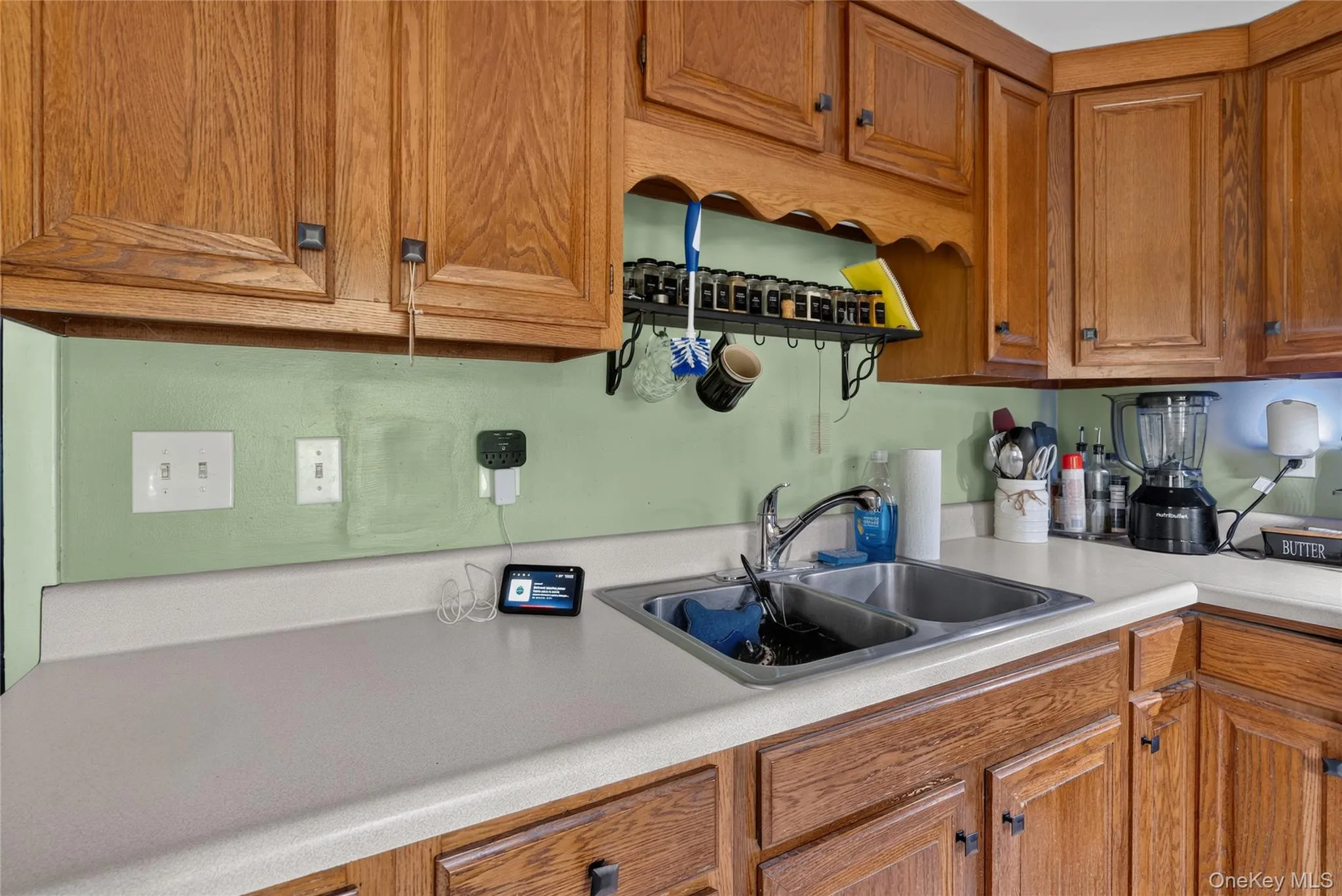 Eat-in-Kitchen Eat-in-Kitchen